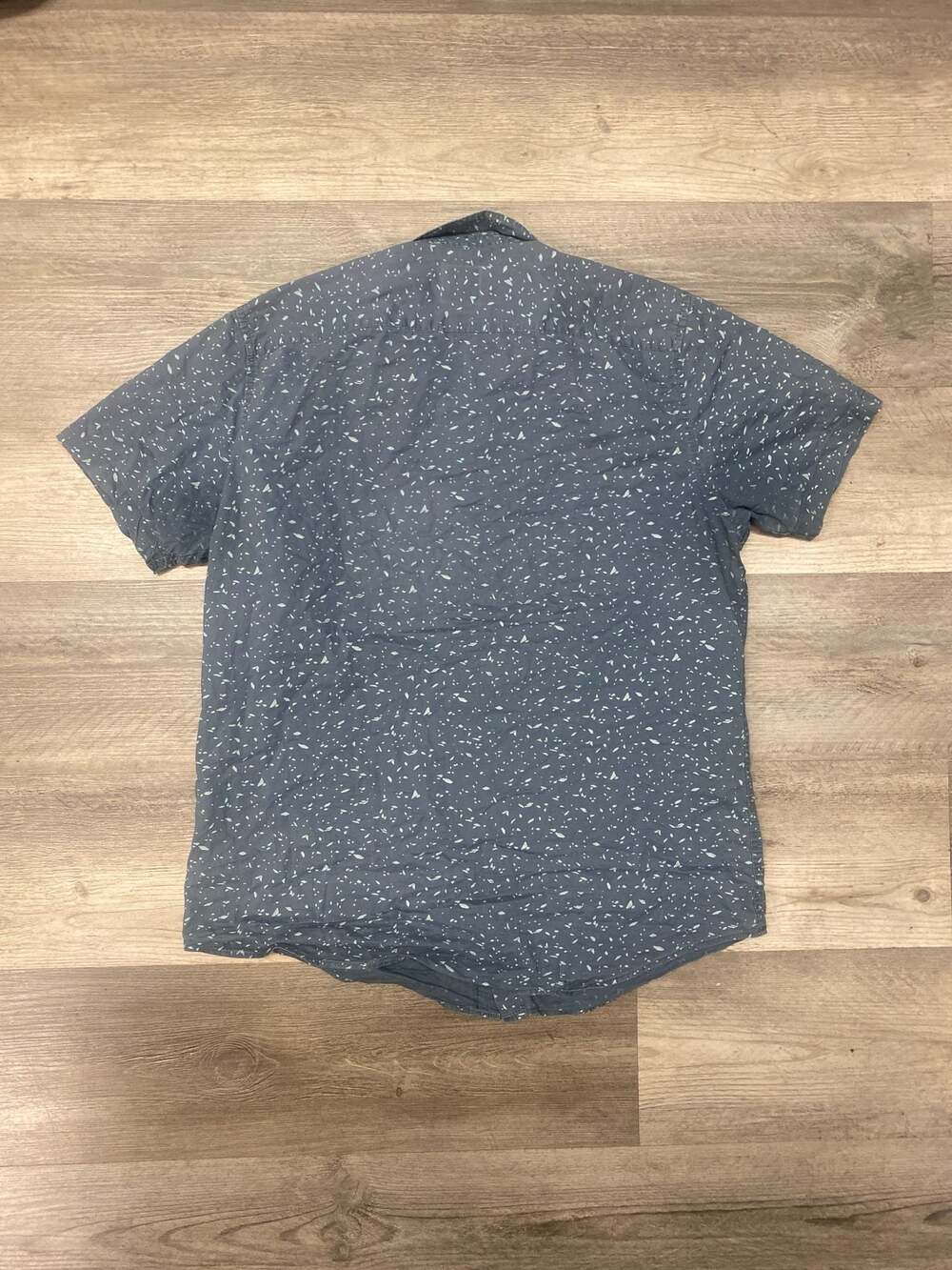 RVCA Men's Slim Fit Short Sleeve Button-Up Shirt in Blue with White Speckled Pri - Picture 3 of 3